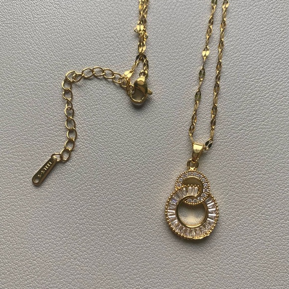 Crossover Circles Pendant Necklace - Picture 2 of 3